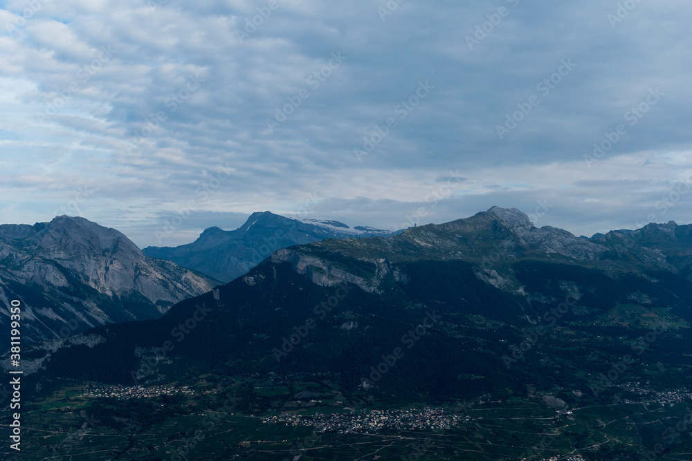 Montagne, lac en suisse, 