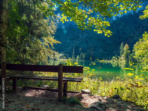 Frillensee, Bayern, an einem sonnigen Herbsttag photo