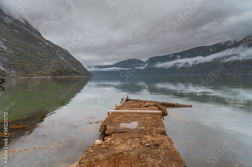 Eidfjord, Eid fjord w miejscowości Eidfjord w Norwegii photo