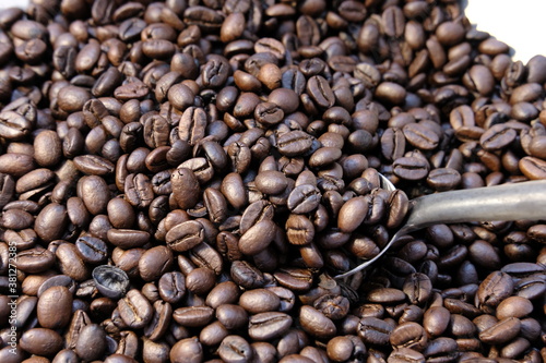 Fototapeta Naklejka Na Ścianę i Meble -  Close up coffee beans background and texture 