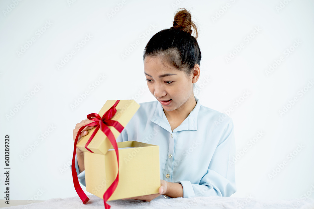 Asian women happy to open surprise boxes are stunned with excitement, joy, and smile on holidays, Christmas, birthday, or Valentine's Day concept Asian women happy to open surprise boxes are stunned with excitement, joy, and smile on holidays, Christmas, birthday, or Valentine's Day concept
