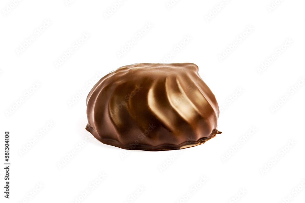 Obraz premium Сhocolate marshmallow, chocolate brownie on a white plate. Isolate of marshmallow in chocolate.