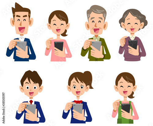 笑顔でスマートフォンを操作する家族のイラストセット

