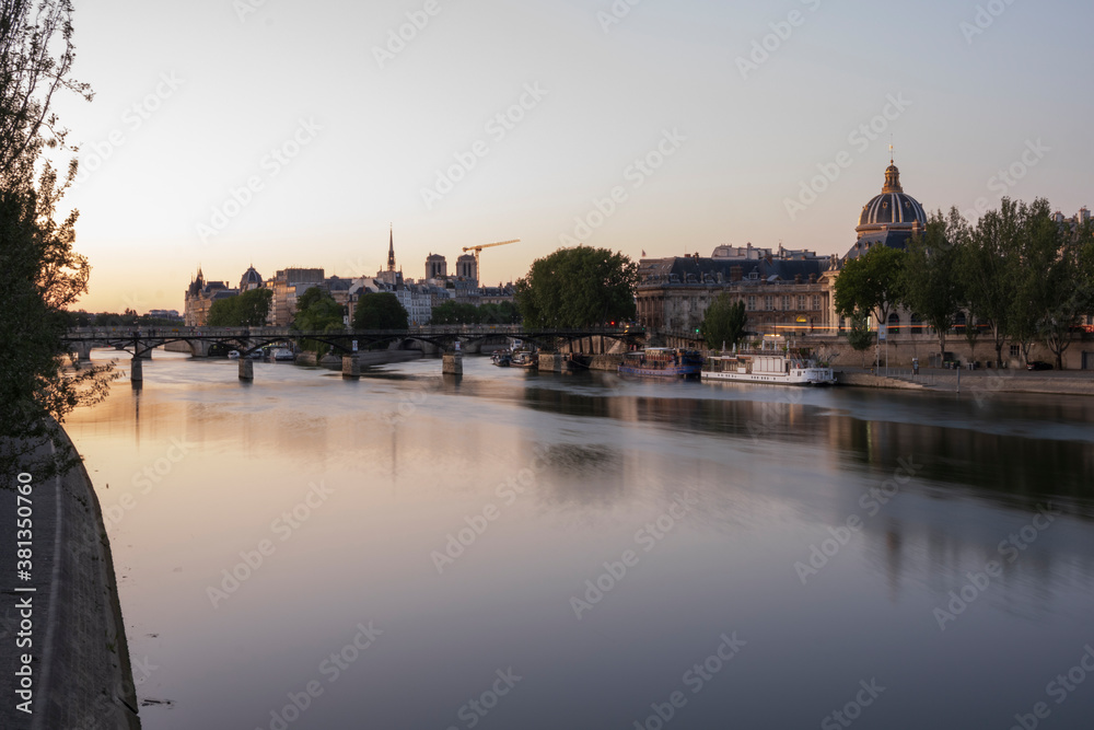morning in pont des arts in paris 