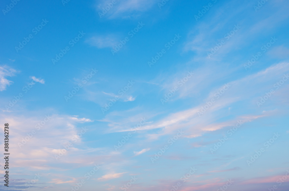 Fototapeta premium Sunset sky with pink clouds