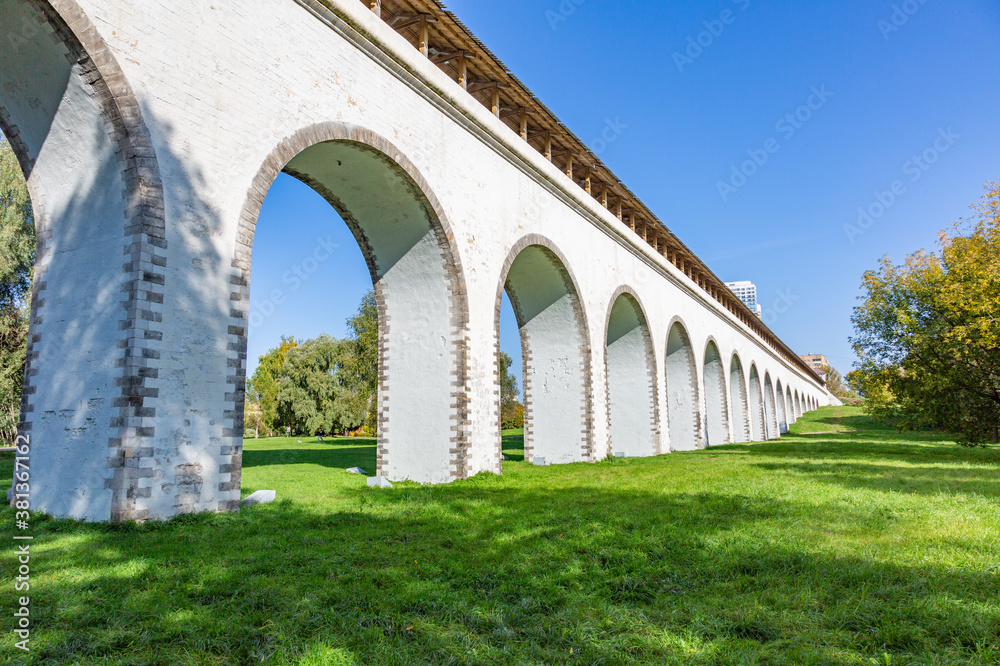 Historical aqueduct of the 18th century made of white stone in Rostokino. Moscow, Russia Historical aqueduct of the 18th century made of white stone in Rostokino. Moscow, Russia
