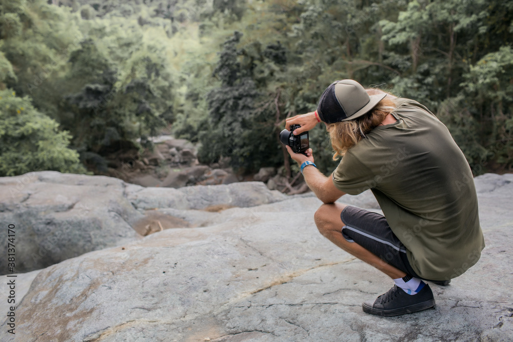 photographer takes pictures of the forest photographer takes pictures of the forest