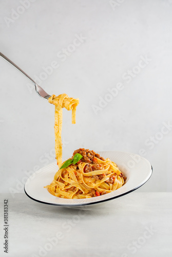 Tableau sur toile Eating pasta
