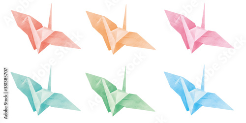 カラフルな折り紙の鶴のイラスト