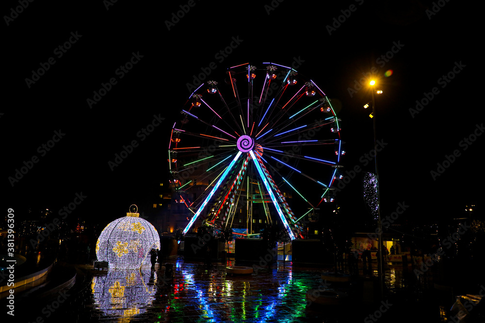 Colorful Ferris wheel at night | Xmas Market