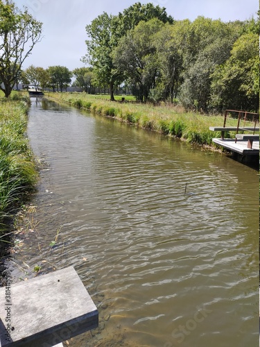 Cours d'eau dans un cimetière