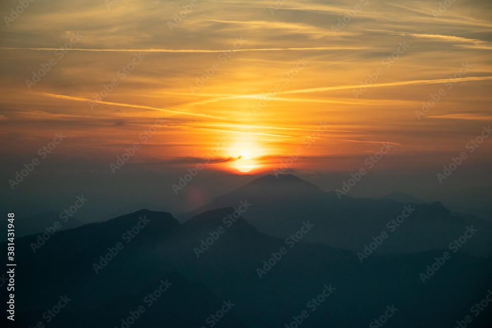 Obraz premium Sonnenuntergang im Salzkammergut
