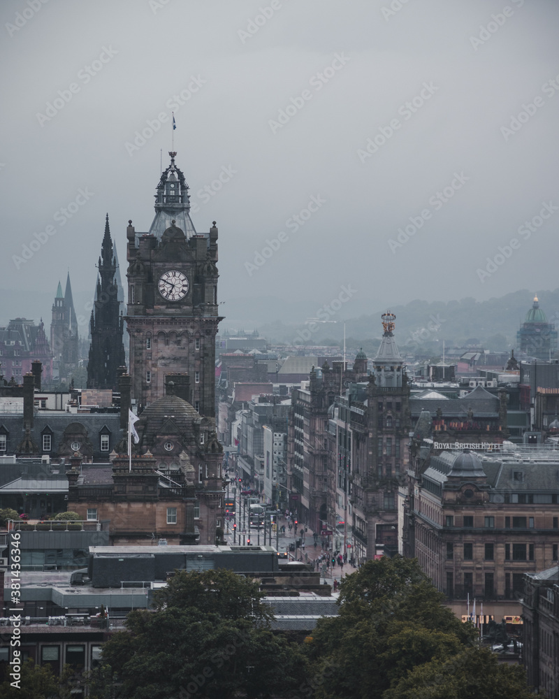 Fototapeta premium Tower in Edinburgh