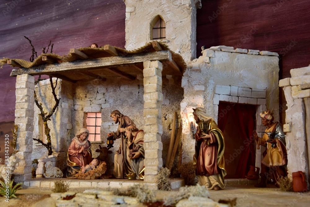 Fototapeta premium orientalische Krippe, Weihnachtskrippe, heilig Abend, Jesus, Geburt,Maria,Josef, Stall, Kirche, Glauben, Erlöser