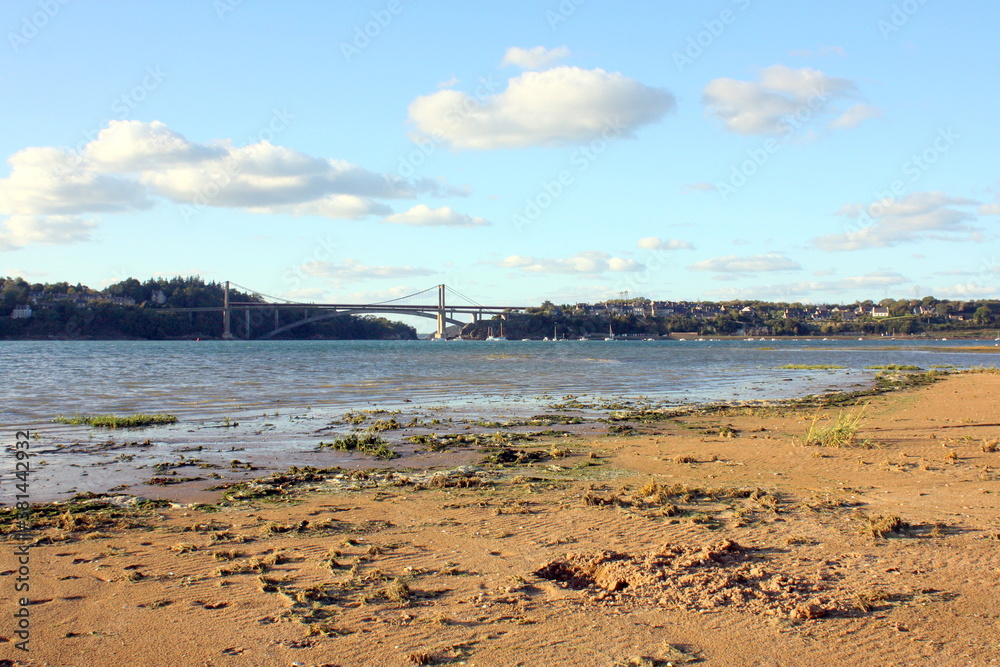 paysage de bretagne , plage et pont