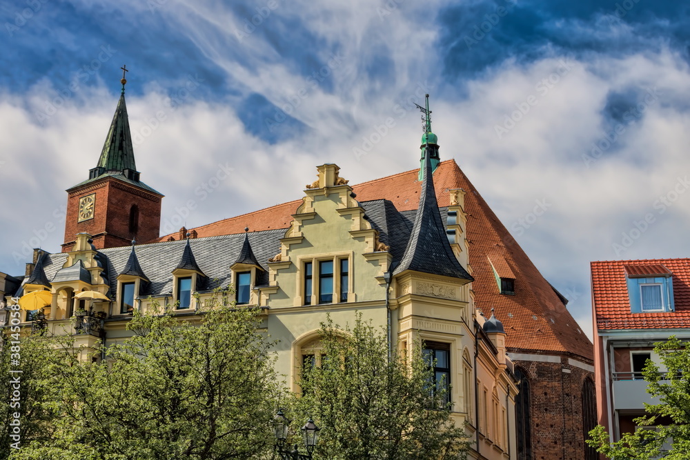 Obraz premium bernau bei berlin, deutschland - altstadt mit marienkirche