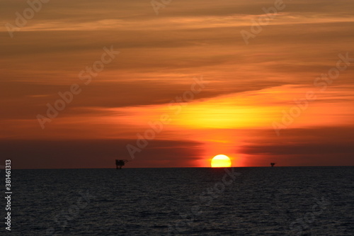 The offshore sunset © udorn_1976