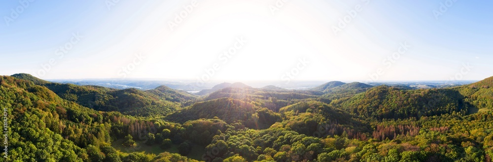 Ταπετσαρία the siebengebirge mountains near bonn germany in the evening as a high definitio