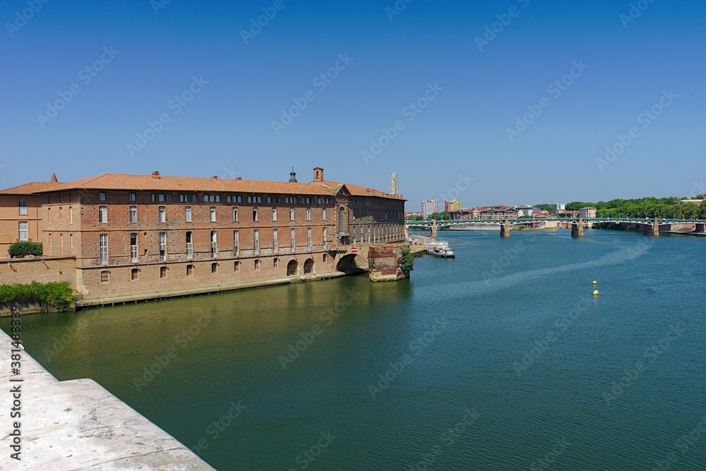 Fototapeta premium Toulouse, view from the Pont Neuf on the Hotel-Dieu Saint-Jacques