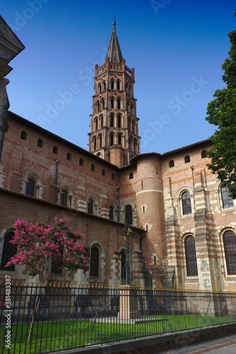 Toulouse, bell tower of the Saint-Sernin basilica and garden