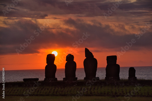 Moai de la isla de pascua (Rapa Nui)