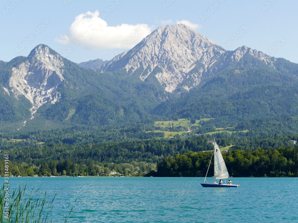 Naklejka premium Relax mood at lake Faakersee with sailboat in Austria
