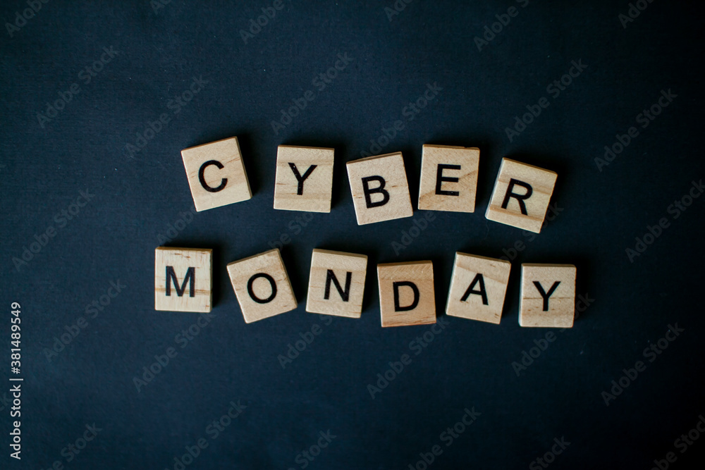 Obraz premium The inscription cyber monday from wooden blocks on a black background
