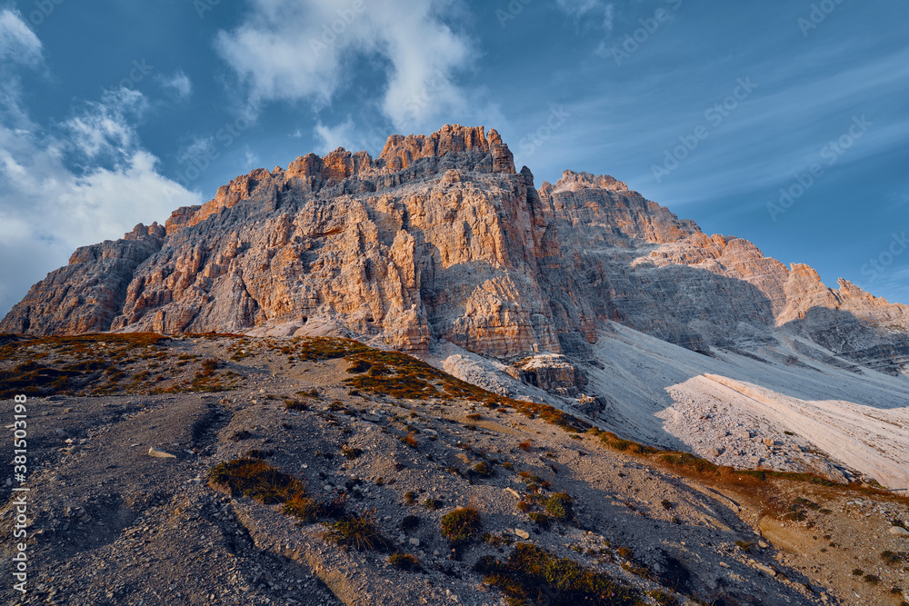 Obraz premium Landscape at The Three Peaks Of Lavaredo in Italy