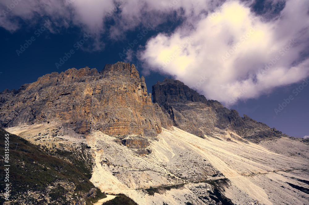 Fototapeta premium View from the tour around the Three Peaks of Lavaredo
