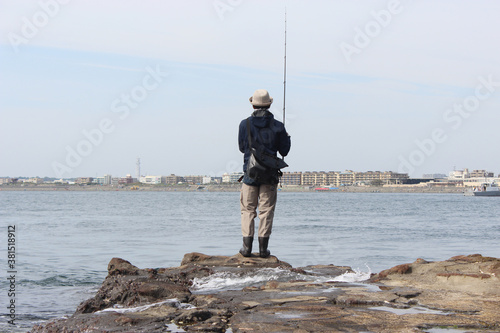 Fototapete Lonely fisher fishing