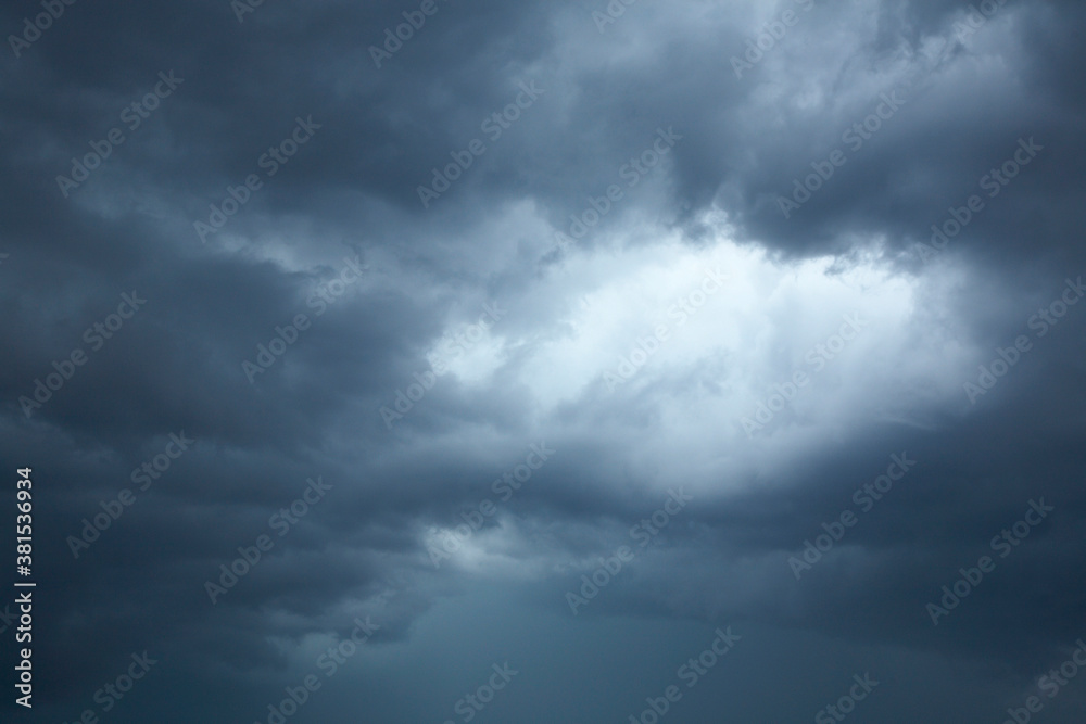 Obraz premium 雨雲