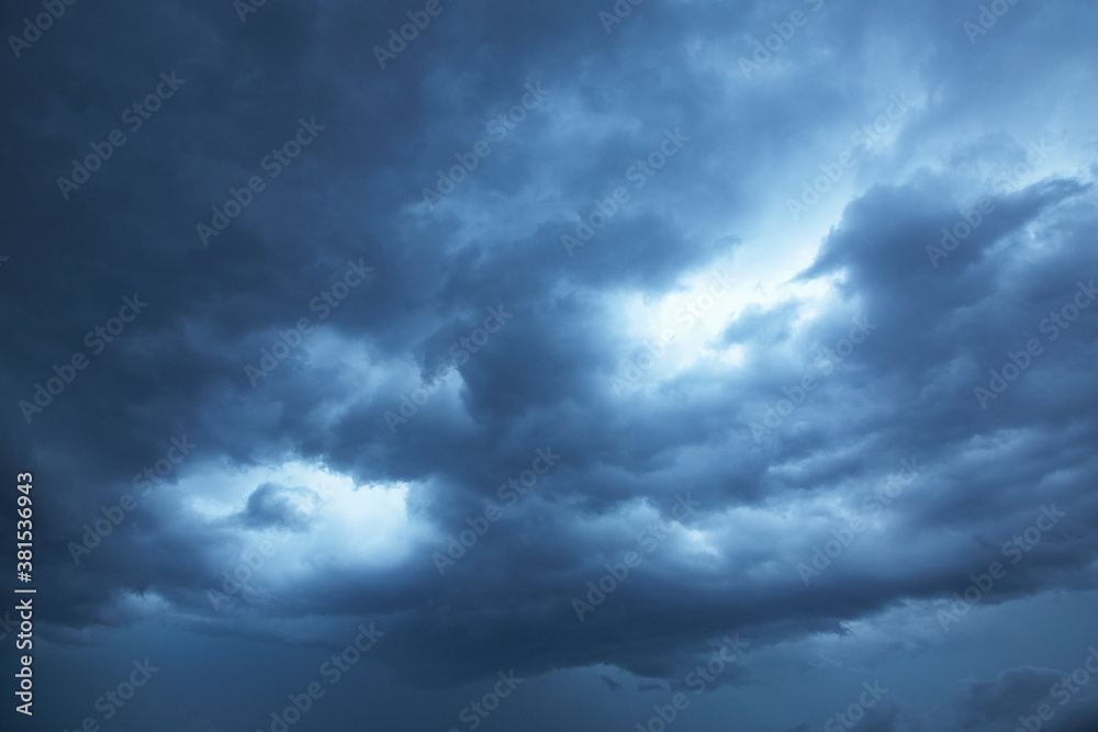 Obraz premium 雨雲