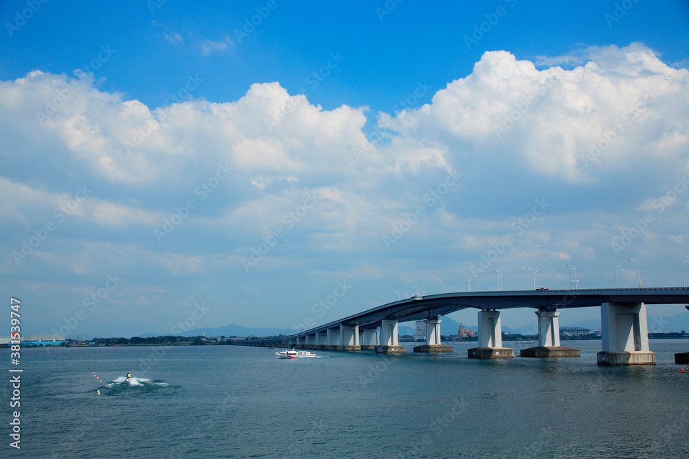 夏の琵琶湖大橋