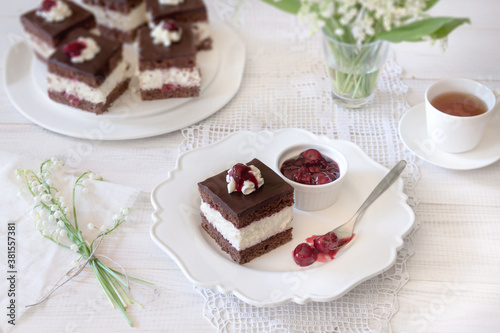 Chocolate & cream cake with flowers