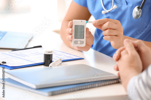 Diabetic man visiting docto...