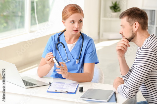 Diabetic man visiting docto...