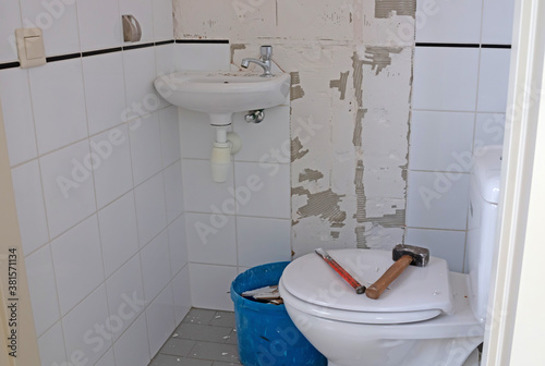 Quadro su tela Breaking ceramic tiles