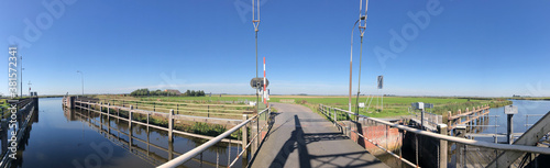 Fotografie Panorama from a canal lock in Electra