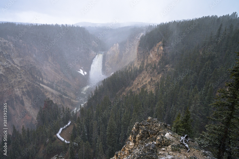 Obraz premium lower falls of the yellowstone national park in grand canyon in winter, wyoming, usa