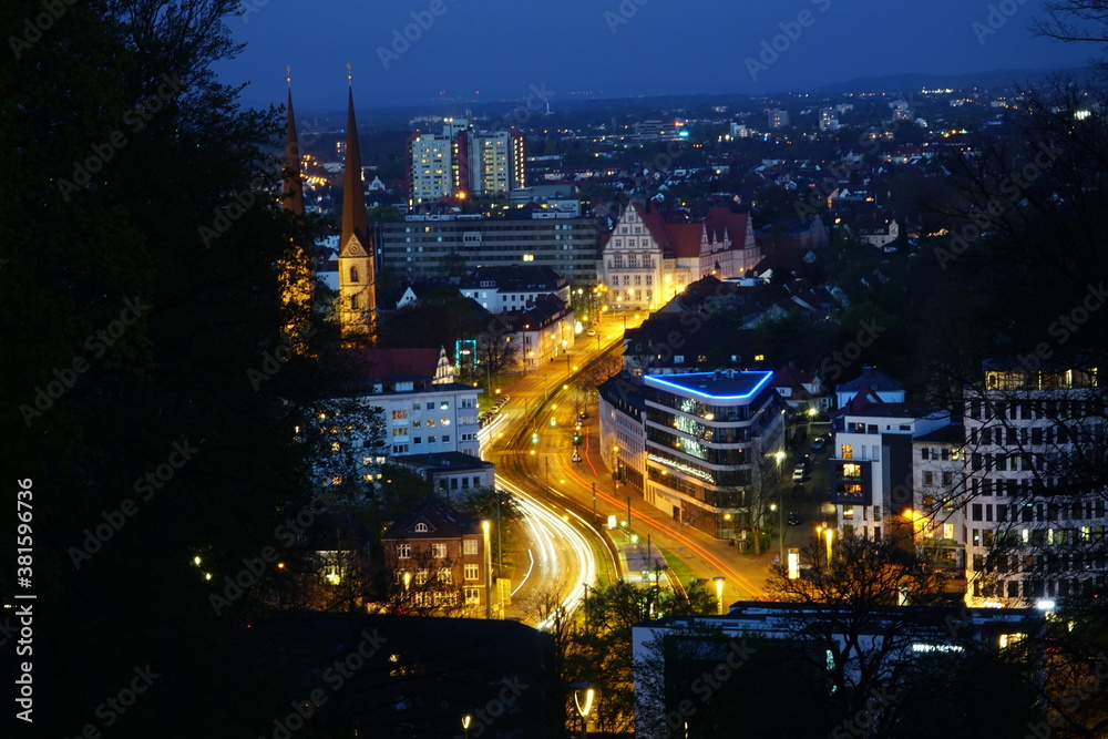 Bielefeld City Nachtaufnahme - obrazy, fototapety, plakaty 