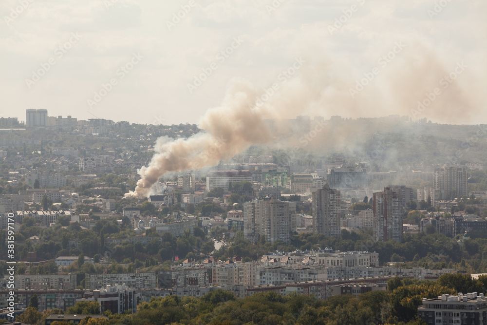 Fototapeta premium Smoke in the city from burning building