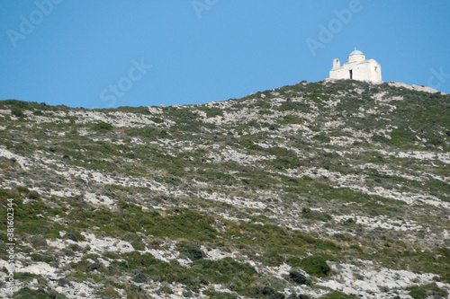 Pagórkowaty krajobraz greckiej wyspy Naxos