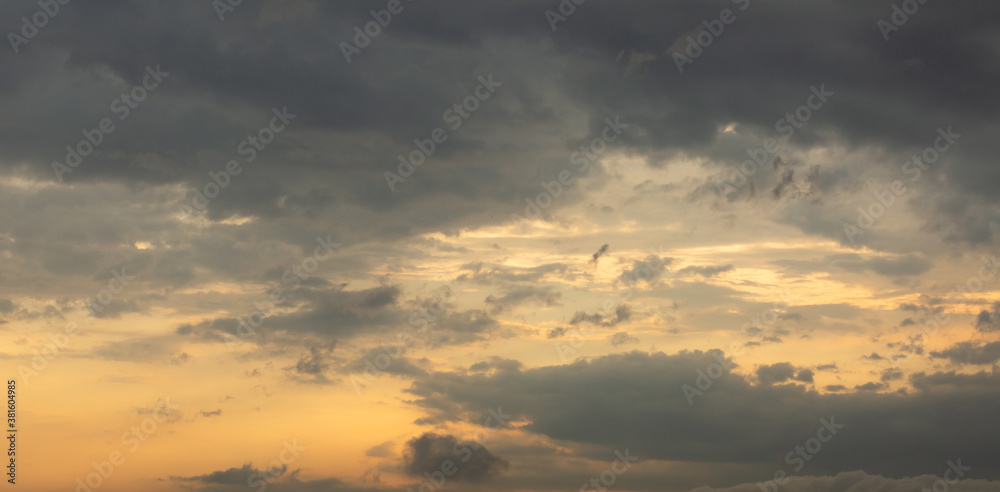 Obraz premium colorful dramatic sky with cloud at sunset