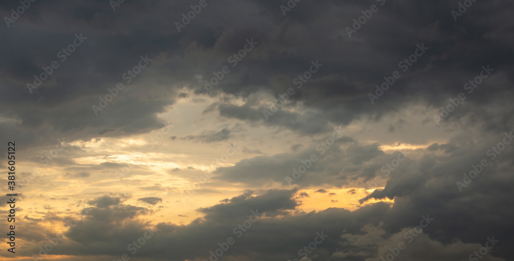 Obraz premium colorful dramatic sky with cloud at sunset