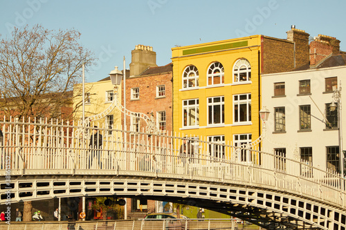 Obraz na płótnie The Ha'penny bridge in Dublin City, Ireland w salonie