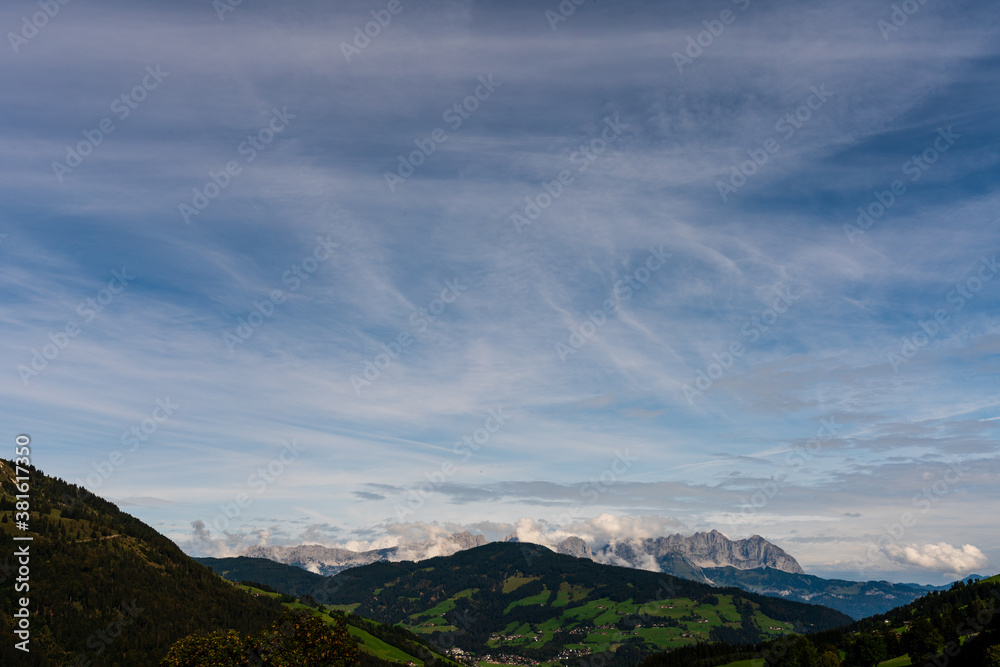 Wilder Kaiser in Tirol mit Wolken