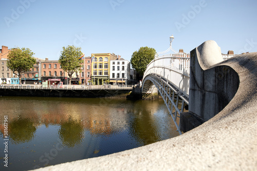 Obraz na płótnie The Ha'penny bridge in Dublin City, Ireland w salonie