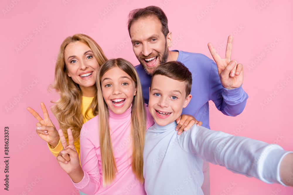 Photo of little positive boy take selfie his mommy daddy sister make v-sign symbol isolated over pastel color background Photo of little positive boy take selfie his mommy daddy sister make v-sign symbol isolated over pastel color background