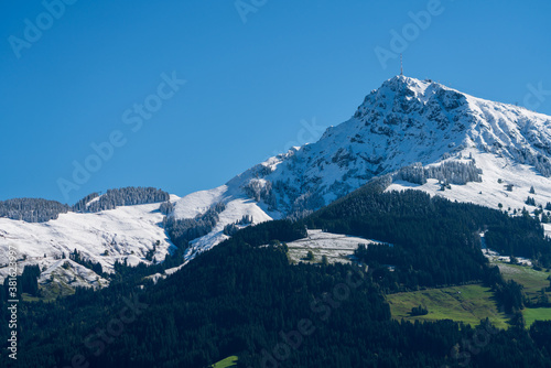Kitzbüheler Horn mit ersten Schnee im September © lexpixelart