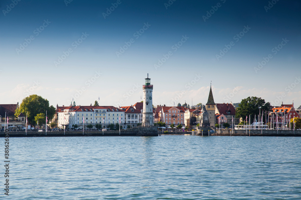 New Lindau lighthouse and Bavarian lion at the harbour entrance, harbour, Lindau island, Lindau on Lake Constance, Lake Constance region, Swabia, Germany, Europe